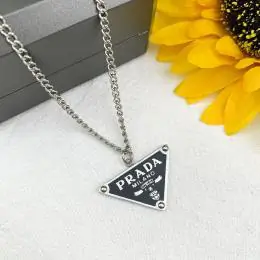 collier Prada